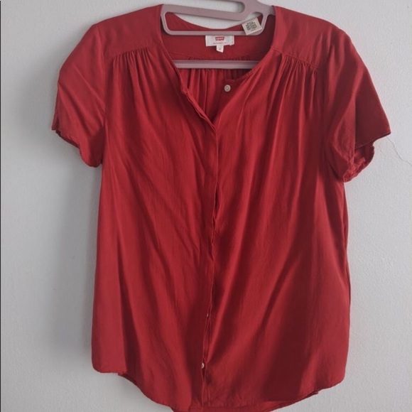 Levi's Tops - Levi’s button down short sleeve blouse